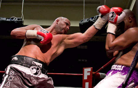 Adam "Swamp Donkey" Richards (L) in a bout against Charles Davis