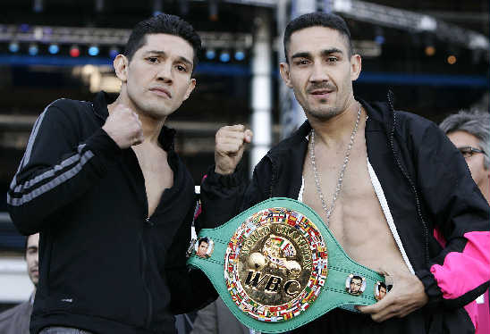 http://www.cyberboxingzone.com/blog/wp-content/uploads/2010/03/soto_diaz20weighin20100312_001a.jpg