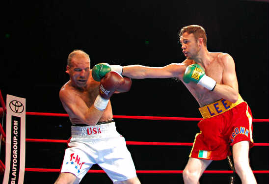 Andy Lee (R) on the attack against Troy Lowry