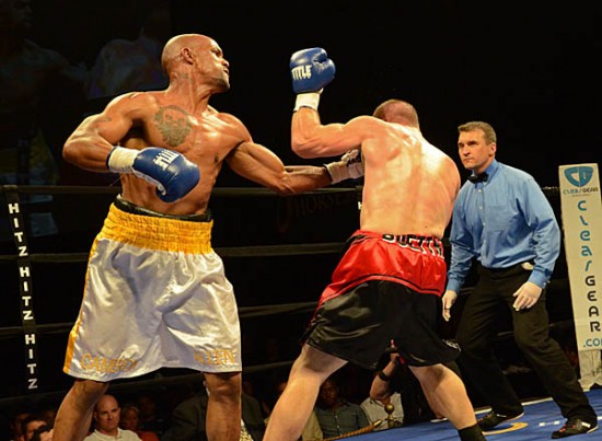 Allen (L) beats Buettner to the punch