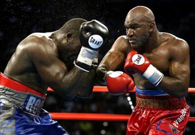 Holyfield lands big right hand