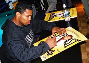 Mosley signs for the fans