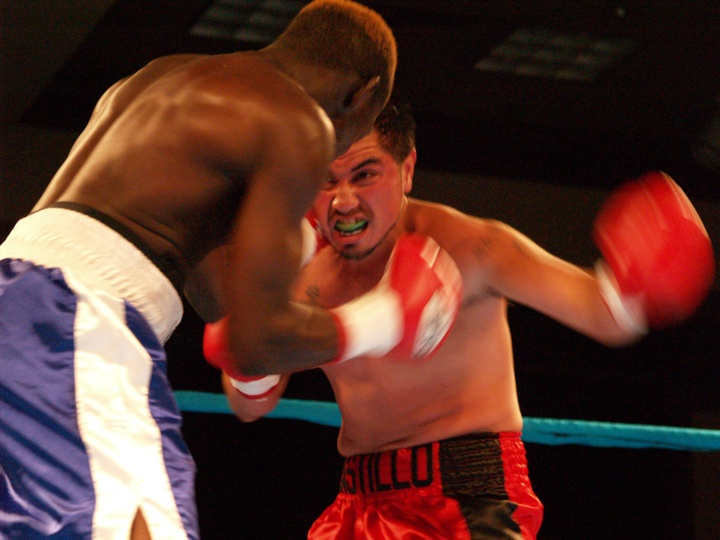 Castilloloopshislefthook (141k image)