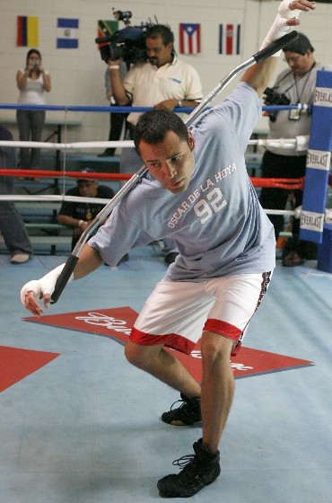 DeLaHoyaTrainingSm (63k image)