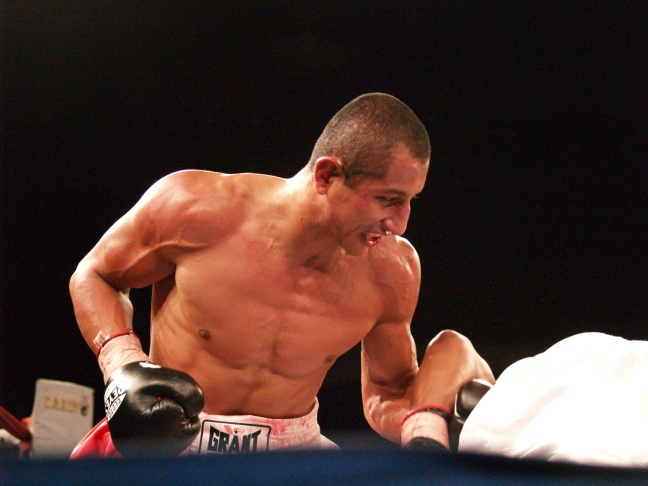 FavioMedinainhisback&forthbrawlWHenryMitchellastyr (118k image)