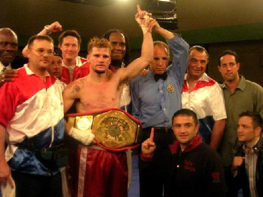 FelicianoHandRaised (35k image)