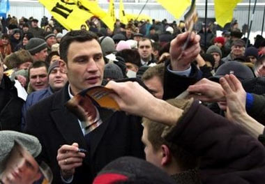 KLITSCHKO-Photo-Sergei-Chuz (27k image)