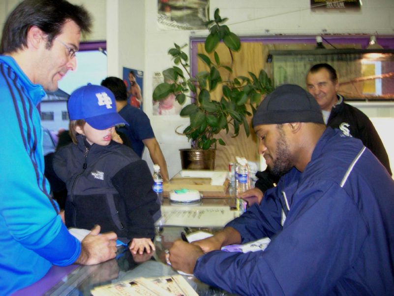 Lamonsignsautographs (96k image)