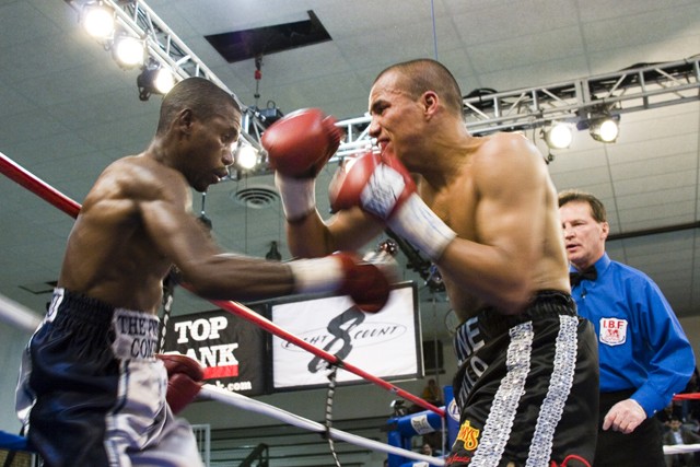 Nidlovu_vs_Castillo0185 (81k image)