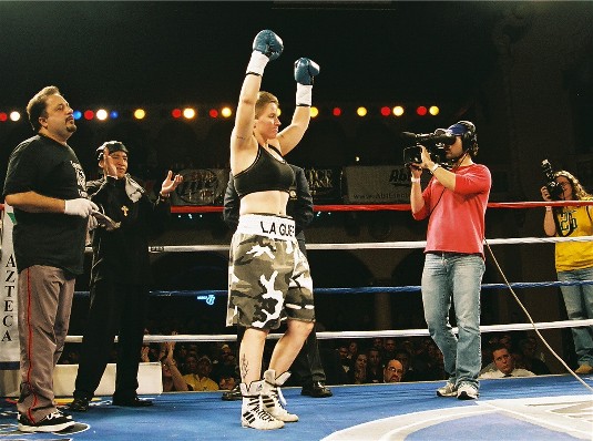 RitaFigueroaHandsRaisedHigh1 (76k image)