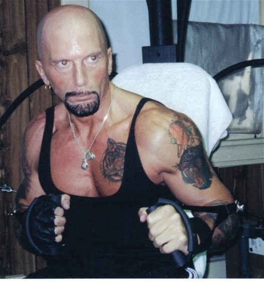 RonBoxingPose2002a (69k image)