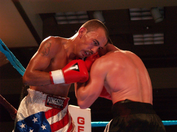 Saunders(right)PressesHurley (157k image)